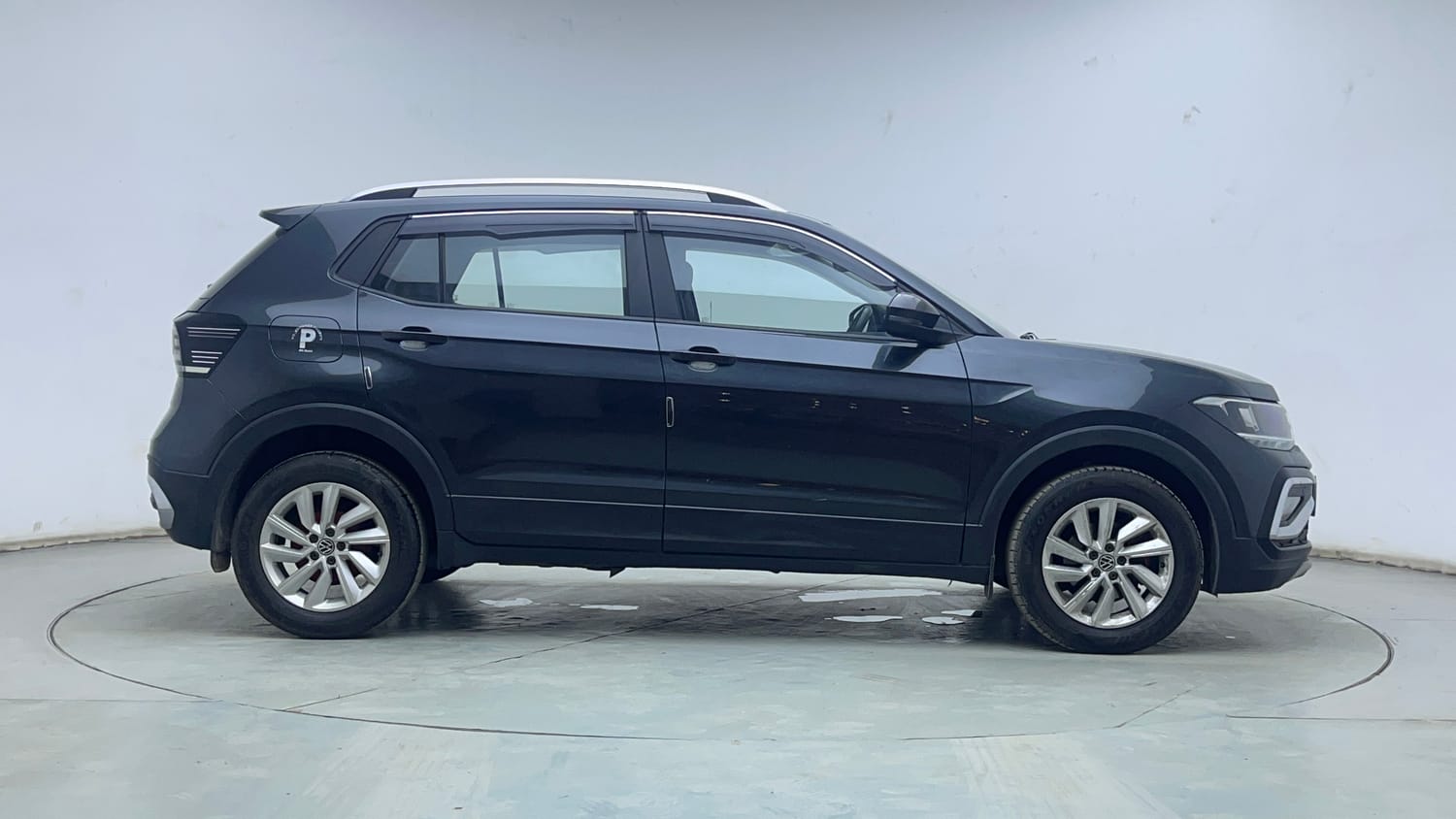 Used 2023 Volkswagen Taigun Highline 1.0 TSI MT Petrol Manual exterior RIGHT SIDE VIEW