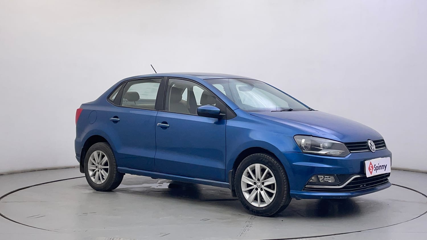 Used 2017 Volkswagen Ameo Highline1.2L (P) Petrol Manual exterior RIGHT FRONT CORNER VIEW
