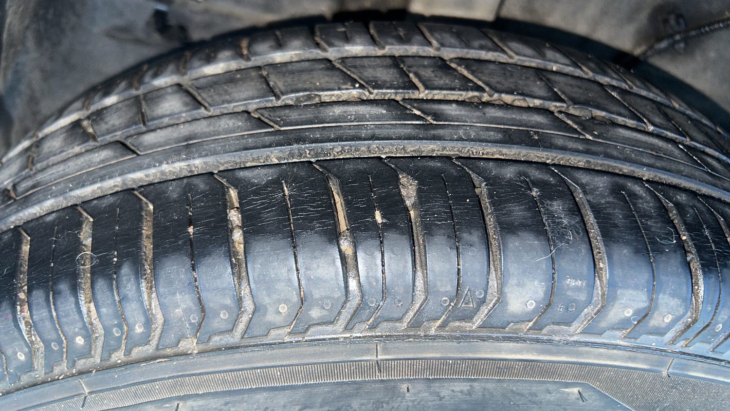 Used 2022 Tata Punch Accomplished AMT Petrol Automatic tyres RIGHT REAR TYRE TREAD VIEW
