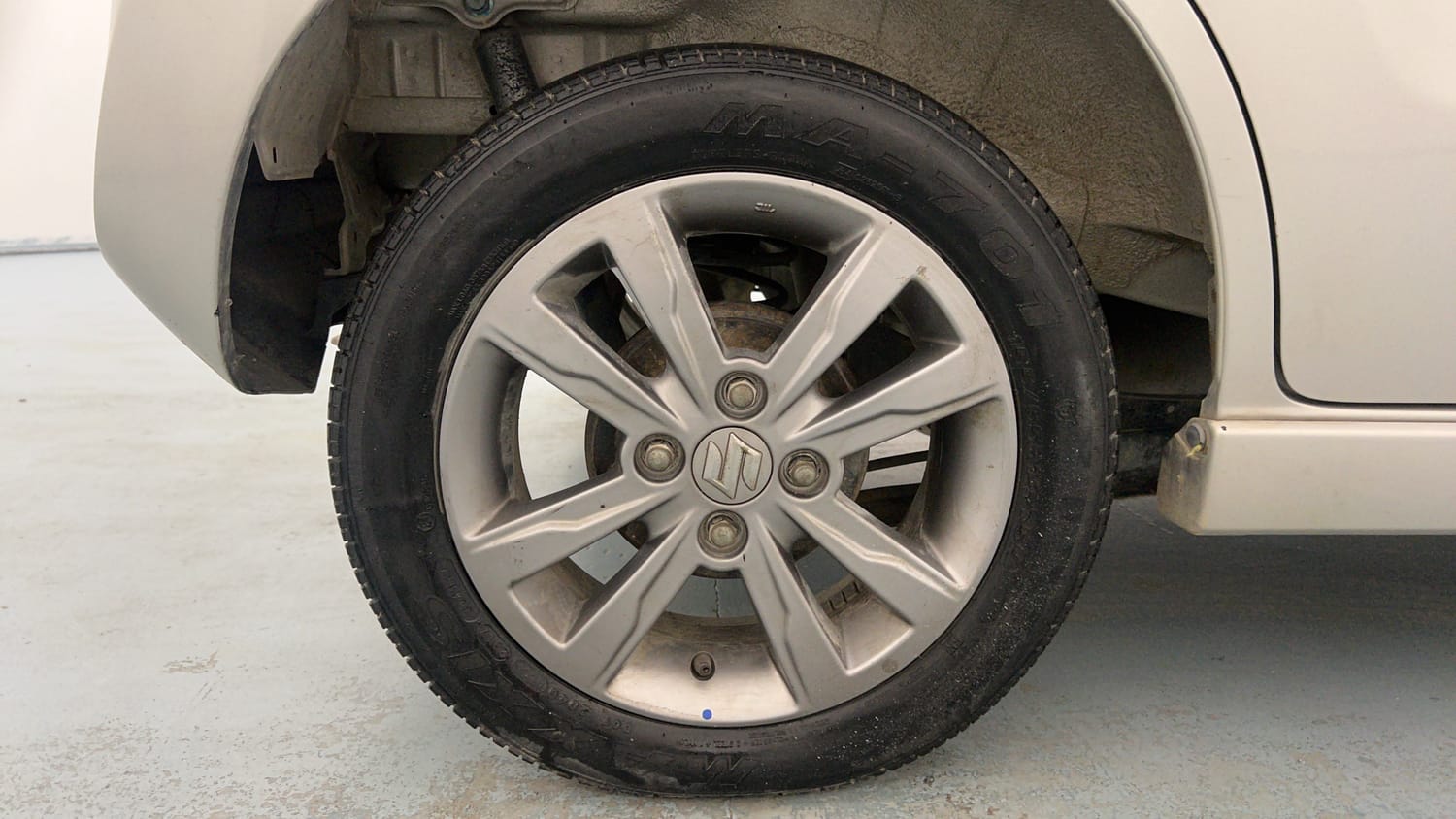Used 2017 Maruti Suzuki Wagon R VXI+ Petrol Manual tyres RIGHT REAR TYRE RIM VIEW