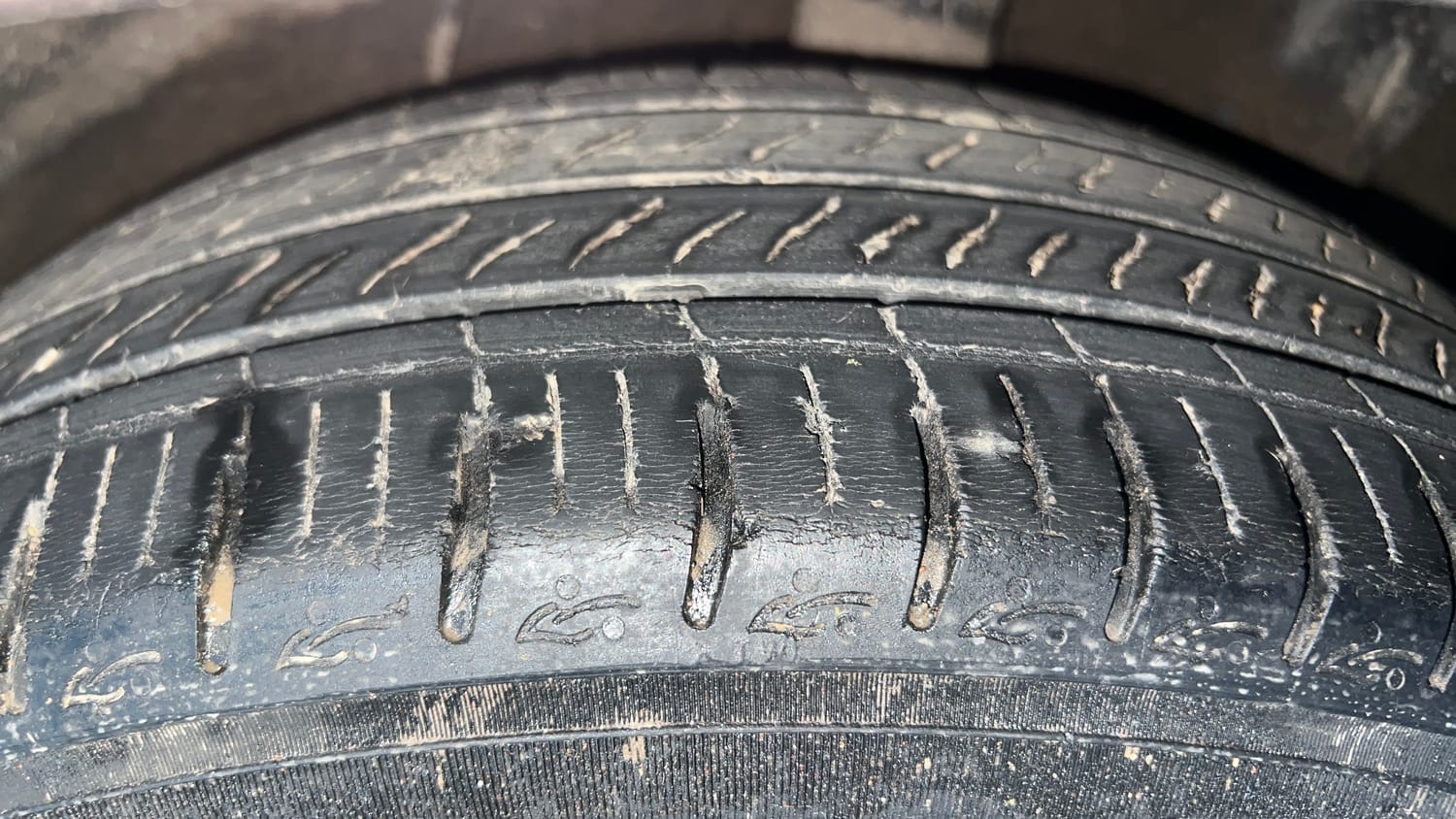 Used 2020 Hyundai Aura SX Plus 1.2 AMT Petrol Petrol Automatic tyres LEFT REAR TYRE TREAD VIEW