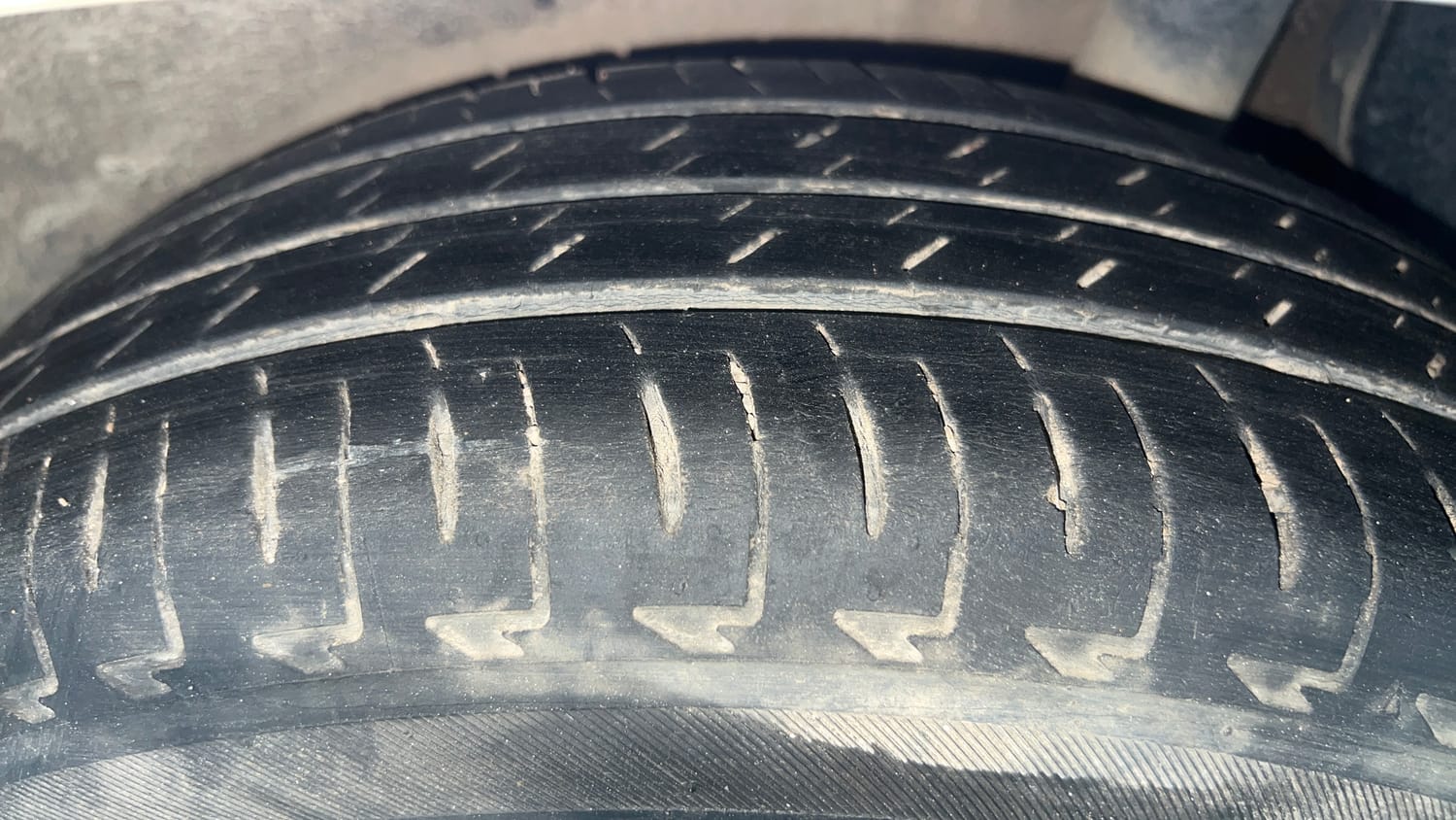 Used 2023 Maruti Suzuki Ignis Sigma 1.2 MT Petrol Manual tyres LEFT REAR TYRE TREAD VIEW