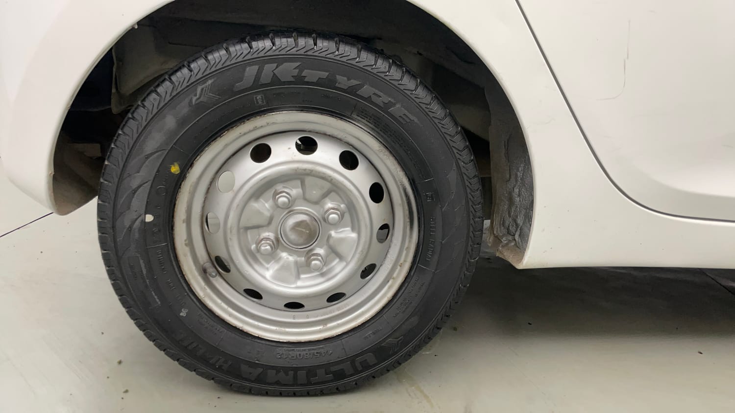 Used 2016 Hyundai Eon Era Petrol Manual tyres RIGHT REAR TYRE RIM VIEW