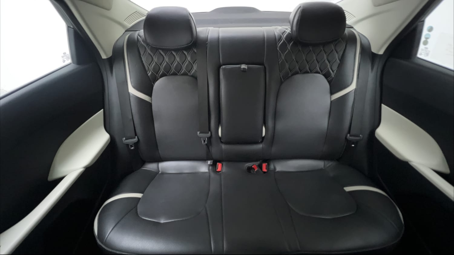 Used 2024 Hyundai Verna SX 1.5 Petrol MT Petrol Manual interior REAR SEAT CONDITION VIEW