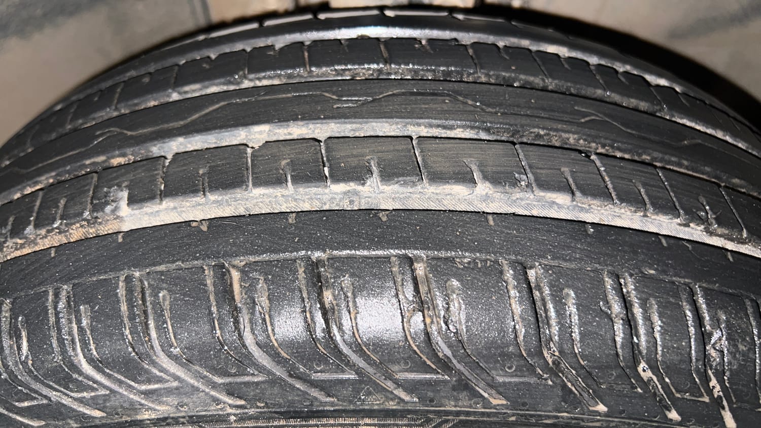 Used 2024 Tata Punch EV Empowered Plus 3.3 Electric Automatic tyres RIGHT FRONT TYRE TREAD VIEW