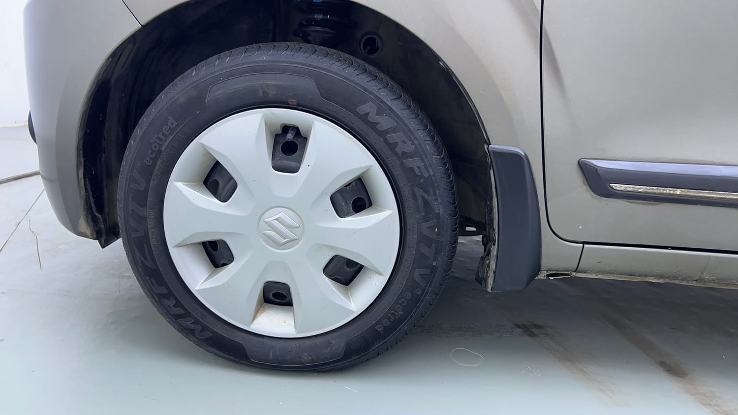 Used 2023 Maruti Suzuki Wagon R VXI 1.0 CNG Cng Manual tyres LEFT FRONT TYRE RIM VIEW