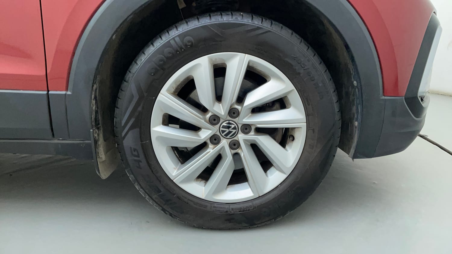 Used 2022 Volkswagen Taigun GT 1.5 TSI MT Petrol Manual tyres RIGHT FRONT TYRE RIM VIEW