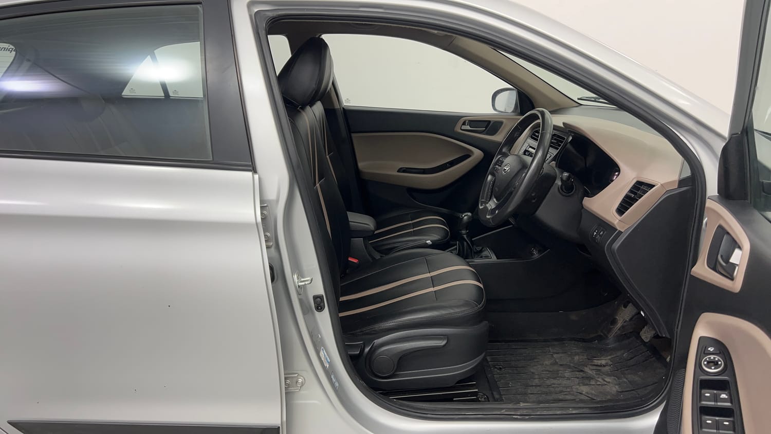 Used 2017 Hyundai Elite i20 Asta 1.2 (O) Petrol Manual interior RIGHT SIDE FRONT DOOR CABIN VIEW