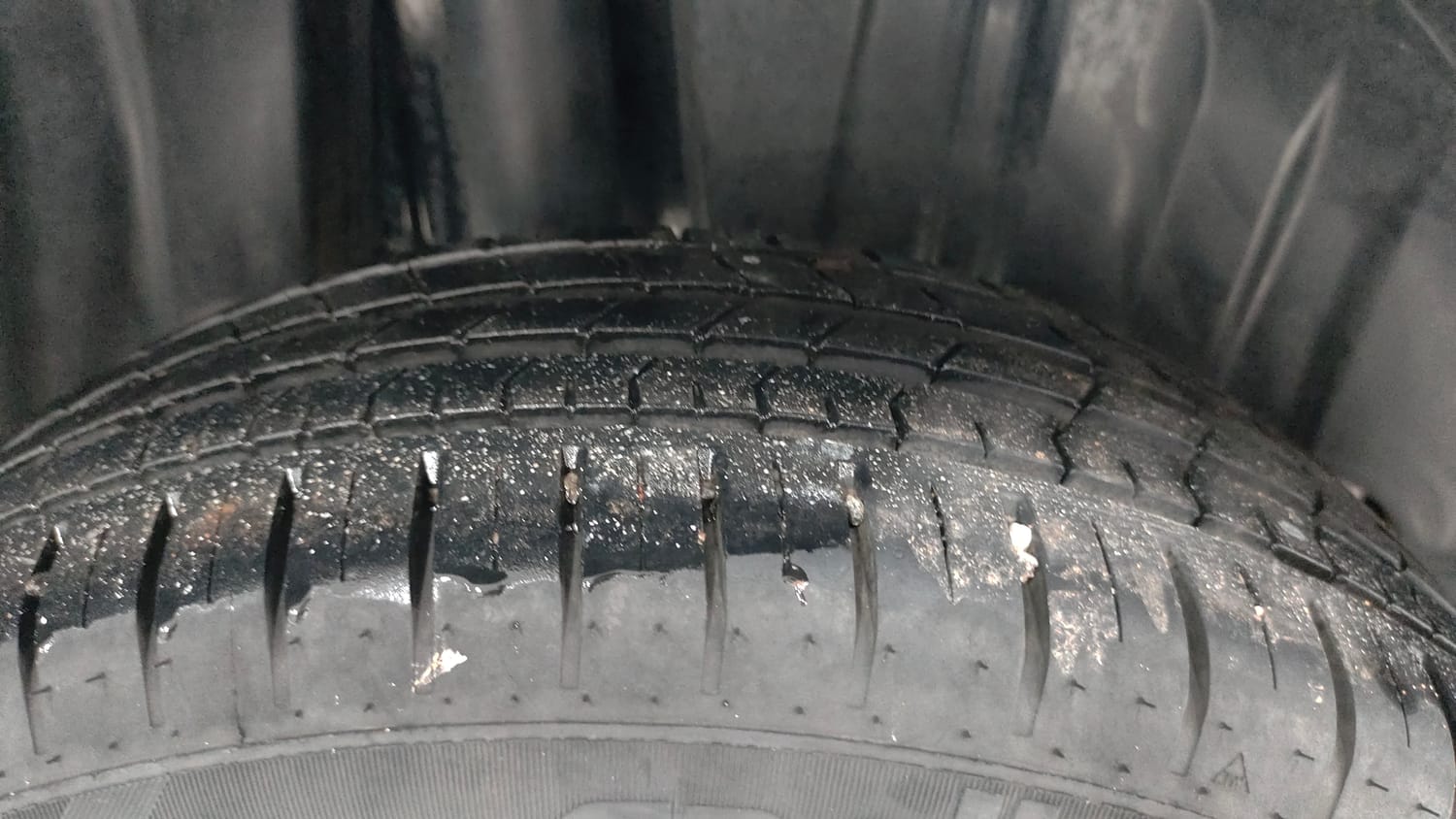 Used 2025 Toyota Glanza V Petrol Manual tyres RIGHT REAR TYRE TREAD VIEW