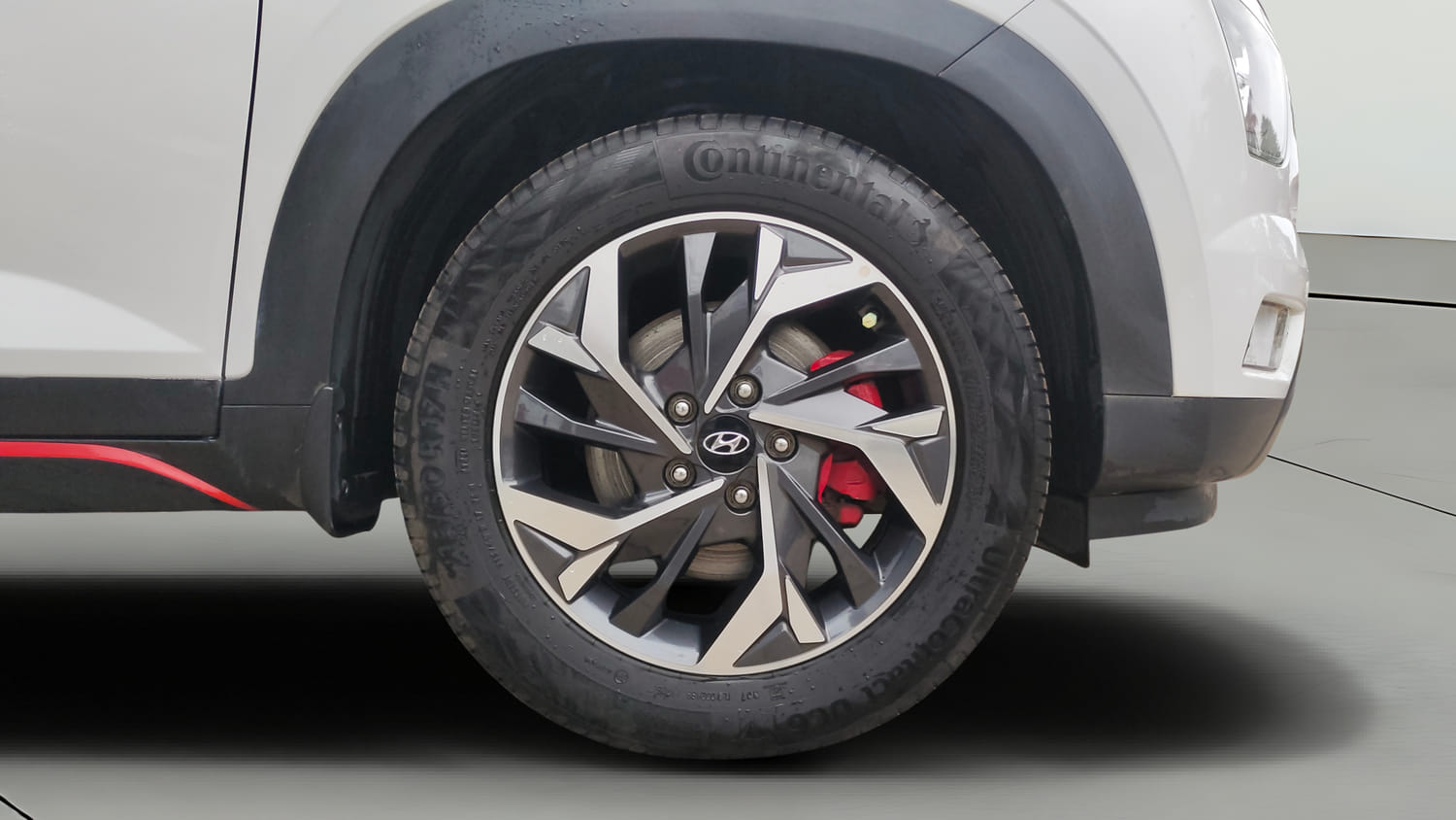 Used 2022 Hyundai Creta SX (O) 1.4 Turbo 7 DCT Dual Tone Petrol Automatic tyres RIGHT FRONT TYRE RIM VIEW