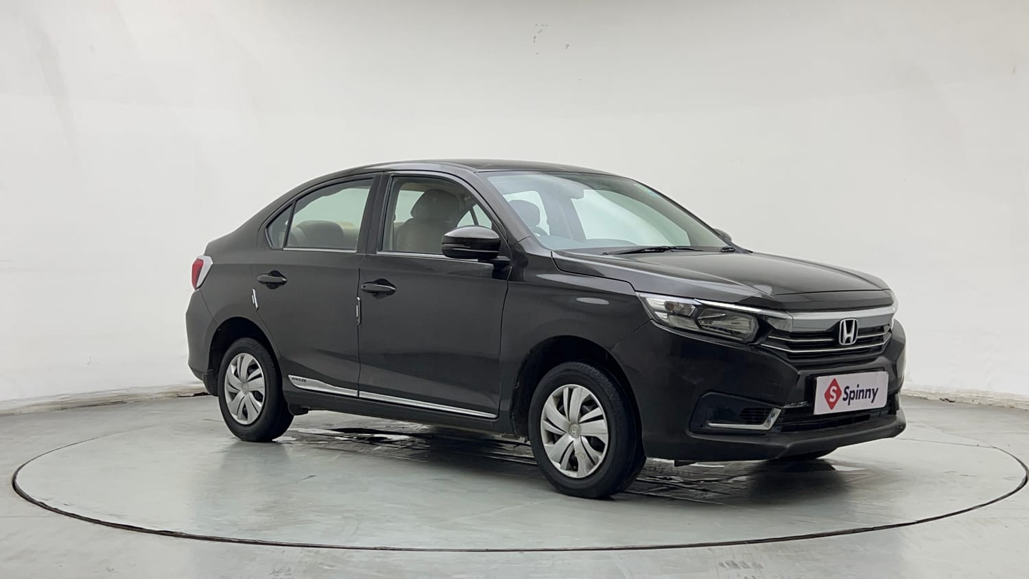 Used 2024 Honda Amaze S 1.2 Petrol MT Petrol Manual exterior RIGHT FRONT CORNER VIEW