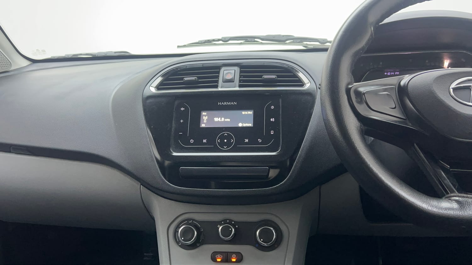 Used 2020 Tata Tiago XT Petrol Manual interior MUSIC SYSTEM & AC CONTROL VIEW