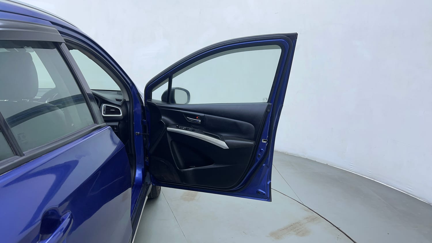 Used 2015 Maruti Suzuki S-Cross Alpha 1.3 Diesel Manual interior RIGHT FRONT DOOR OPEN VIEW