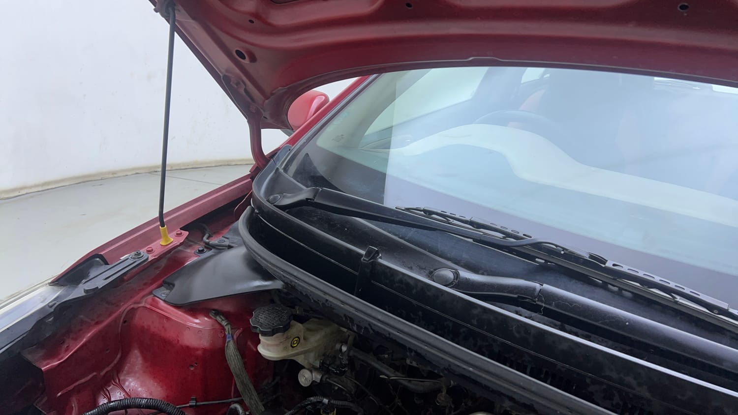 Used 2015 Hyundai Elite i20 Asta 1.2 Petrol Manual engine ENGINE RIGHT SIDE HINGE & APRON VIEW