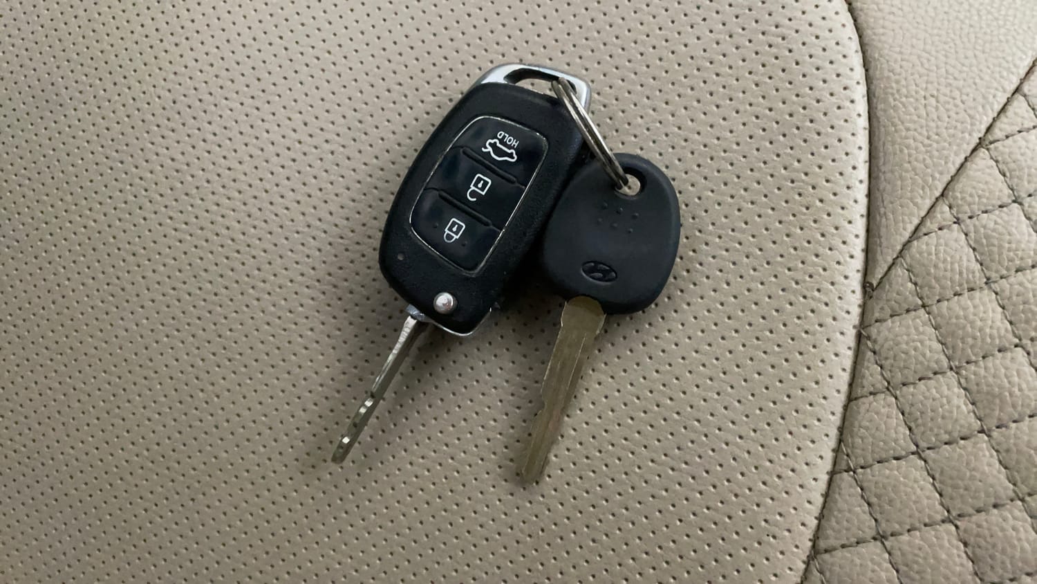 Used 2014 Hyundai Xcent S 1.2 (O) Petrol Manual extra CAR KEY VIEW