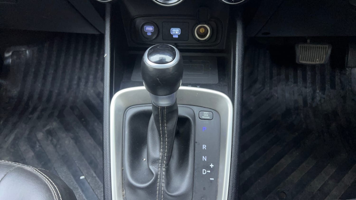 Used 2019 Hyundai Venue SX Plus 1.0 Turbo DCT Petrol Automatic interior GEAR  KNOB VIEW