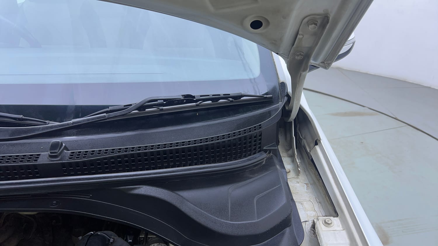 Used 2018 Hyundai Verna SX (O) 1.6 VTVT AT Petrol Automatic engine ENGINE LEFT SIDE HINGE & APRON VIEW