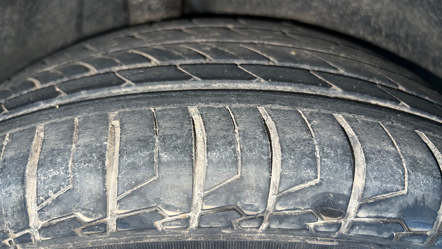 Used 2015 Maruti Suzuki S-Cross Alpha 1.3 Diesel Manual tyres RIGHT REAR TYRE TREAD VIEW