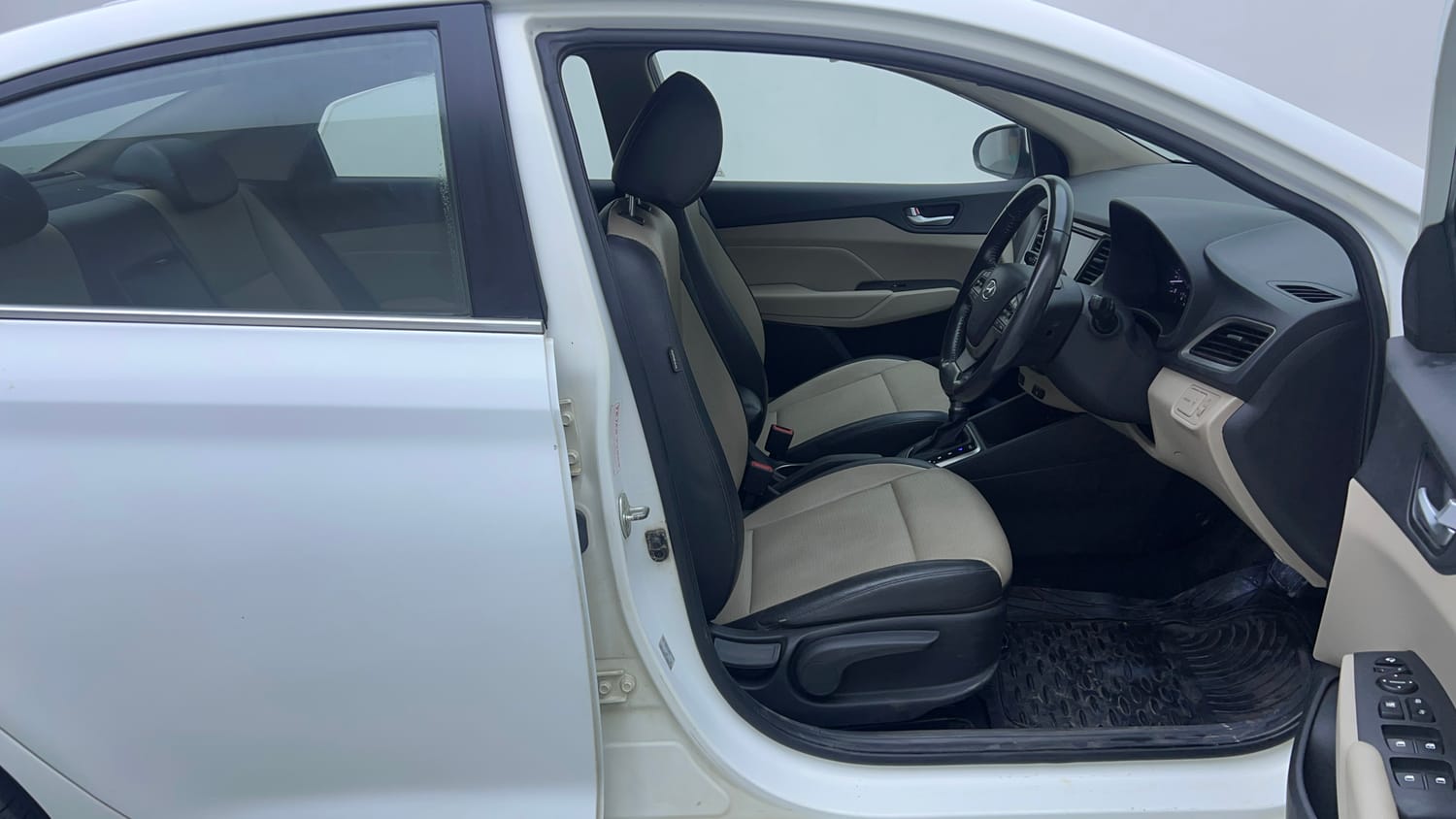 Used 2018 Hyundai Verna SX (O) 1.6 VTVT AT Petrol Automatic interior RIGHT SIDE FRONT DOOR CABIN VIEW