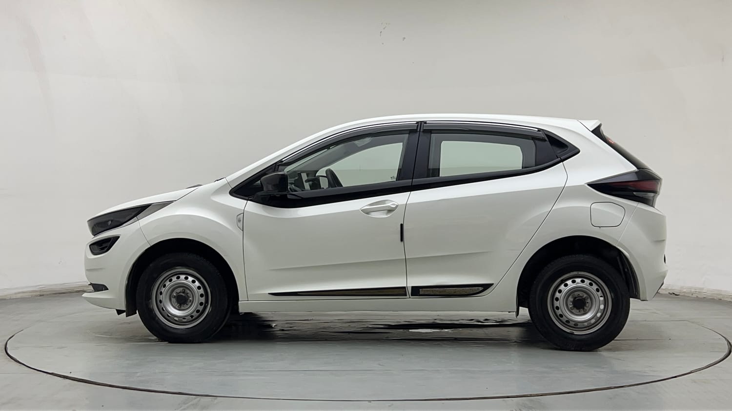 Used 2022 Tata Altroz XE Petrol Petrol Manual exterior LEFT SIDE VIEW