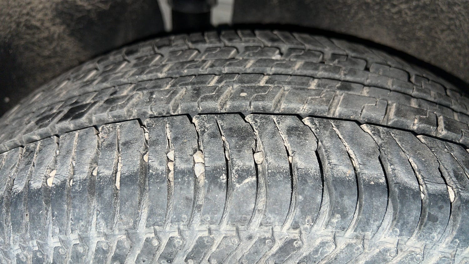Used 2019 Ford EcoSport Titanium 1.5L Ti-VCT Petrol Manual tyres RIGHT REAR TYRE TREAD VIEW
