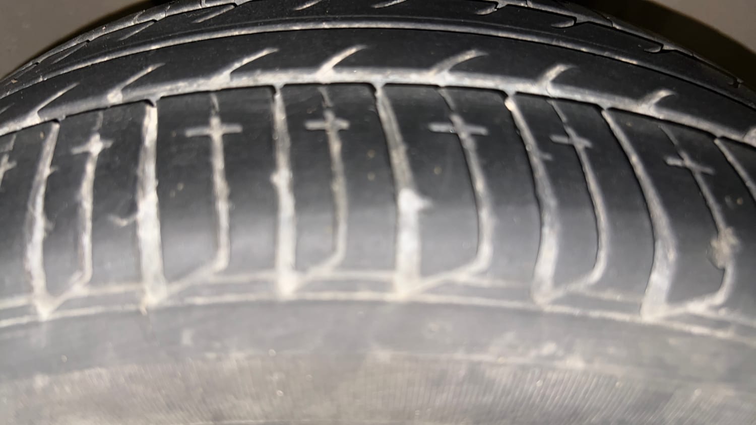 Used 2022 Tata Tigor XZA Plus Petrol Automatic tyres RIGHT FRONT TYRE TREAD VIEW