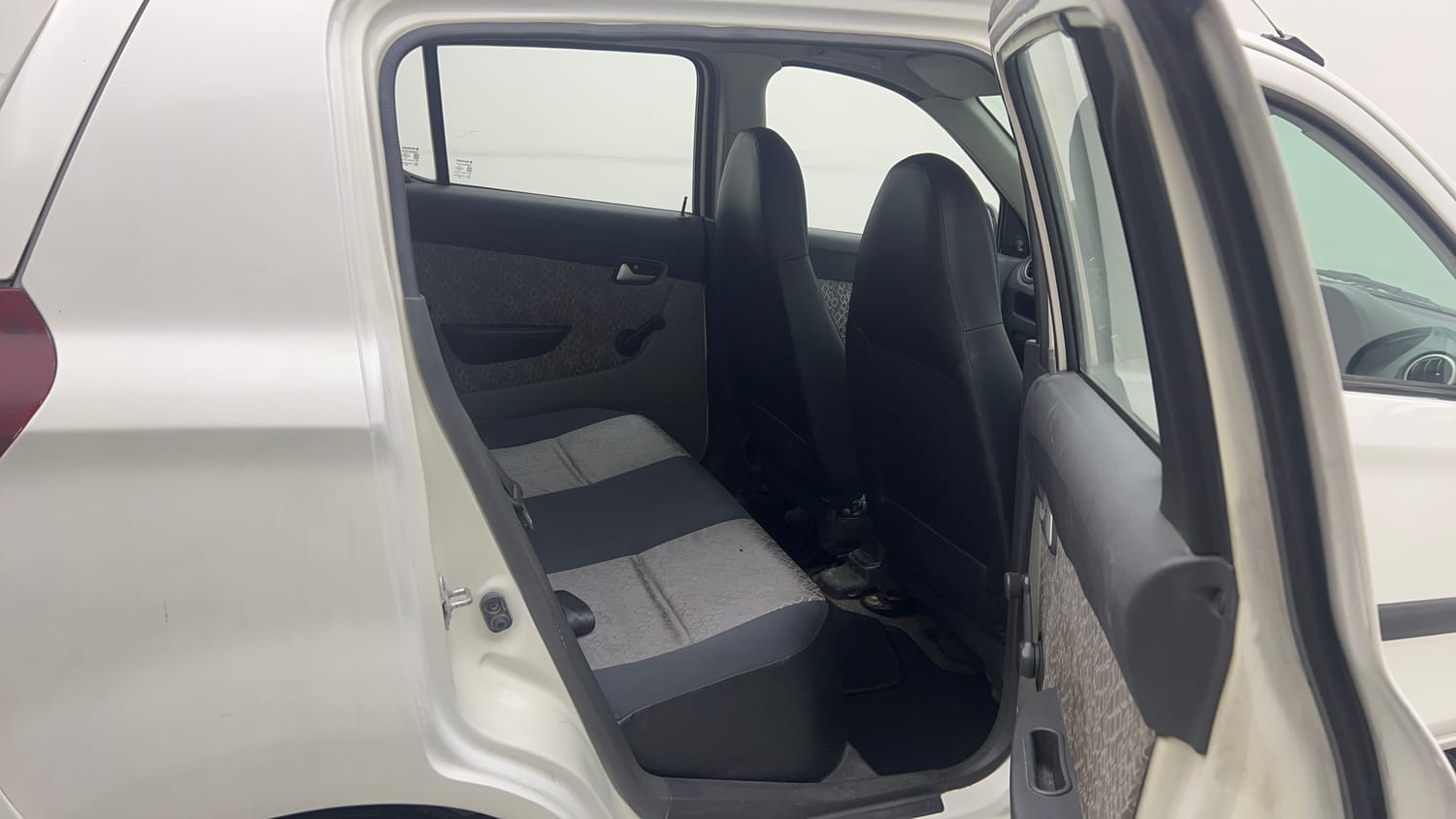 Used 2017 Maruti Suzuki Alto 800 VXi Petrol Manual interior RIGHT SIDE REAR DOOR CABIN VIEW
