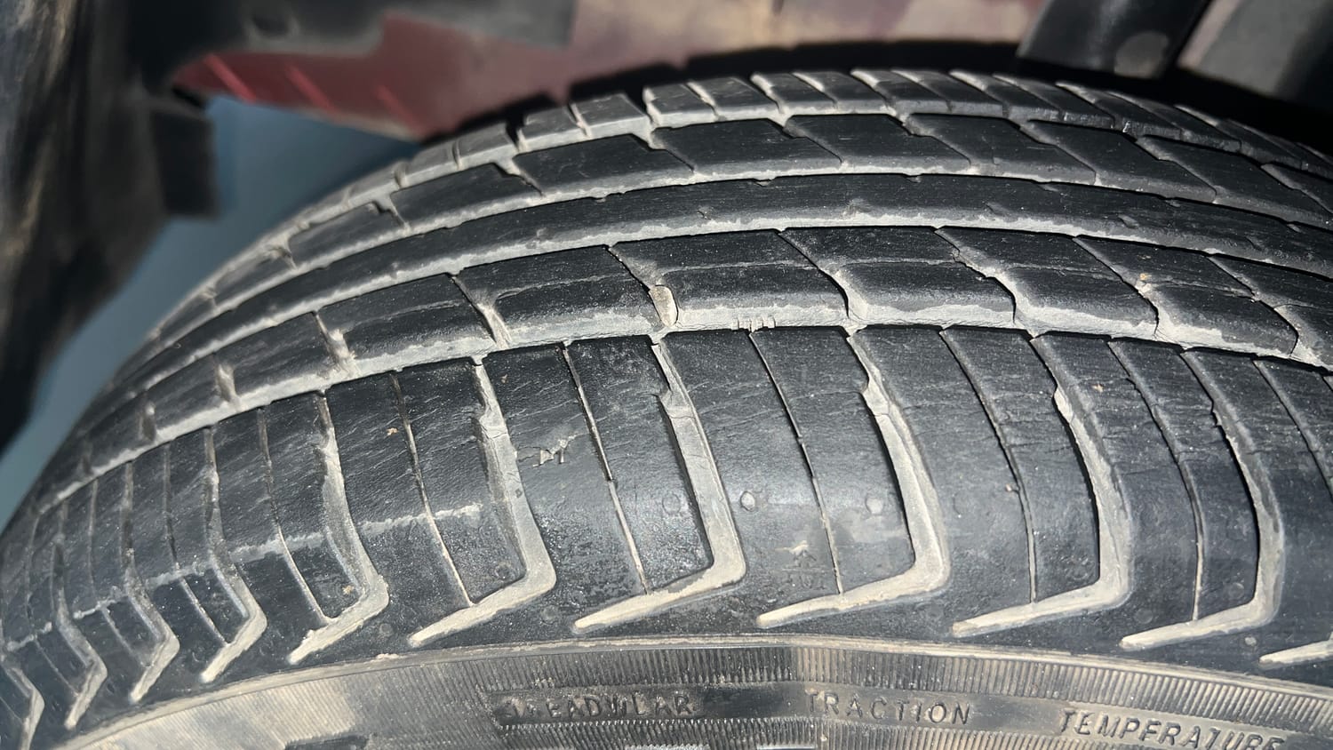 Used 2018 Renault Kwid 1.0 RXT Petrol Manual tyres LEFT FRONT TYRE TREAD VIEW