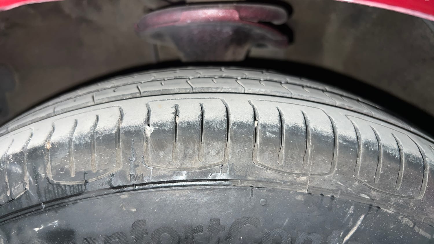 Used 2016 Hyundai i10 Magna 1.1 iRDE2 Petrol Manual tyres LEFT FRONT TYRE TREAD VIEW