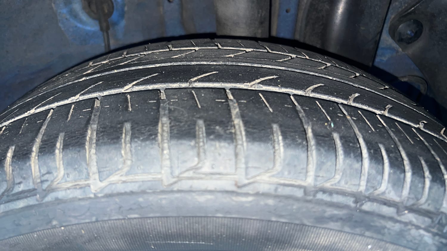 Used 2015 Hyundai Elite i20 Asta 1.4 CRDI Diesel Manual tyres LEFT REAR TYRE TREAD VIEW