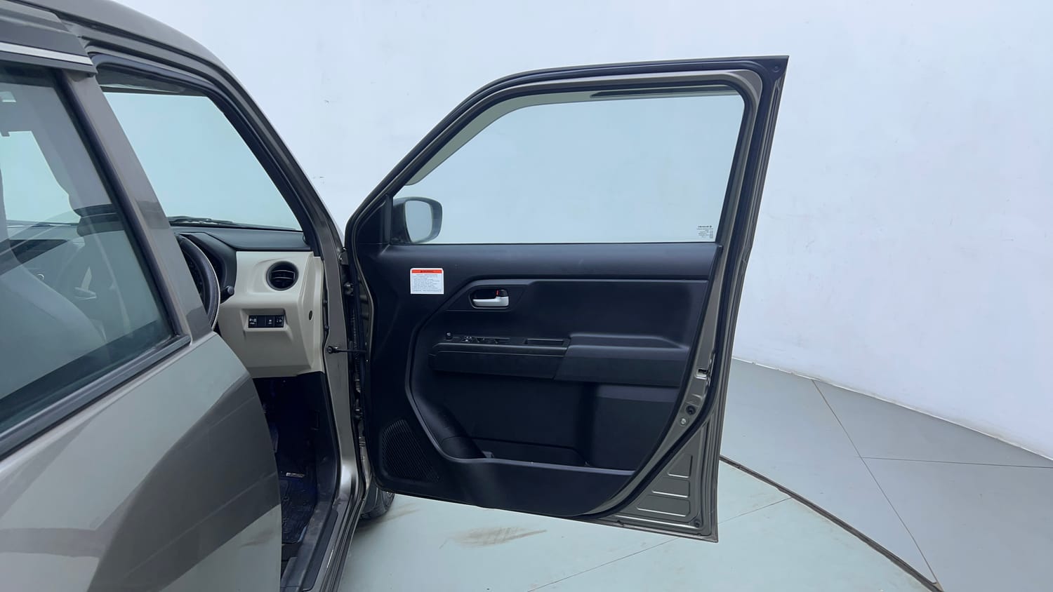 Used 2023 Maruti Suzuki Wagon R VXI 1.0 CNG Cng Manual interior RIGHT FRONT DOOR OPEN VIEW