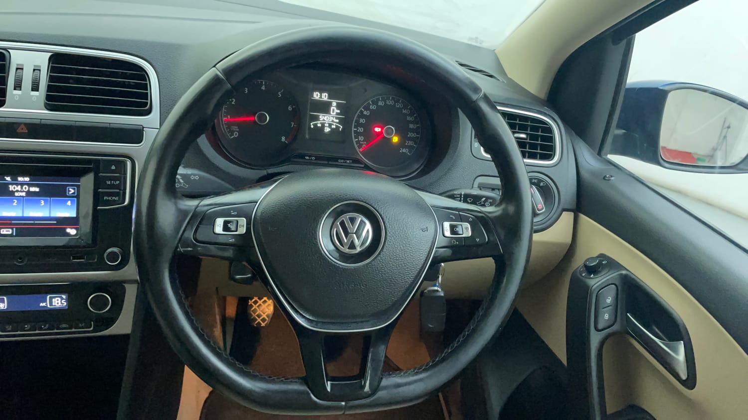 Used 2017 Volkswagen Ameo Highline1.2L (P) Petrol Manual interior STEERING VIEW