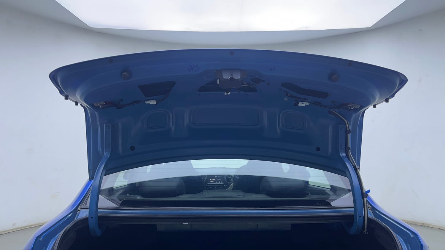 Used 2018 Hyundai Xcent SX Petrol Manual interior DICKY DOOR OPEN VIEW