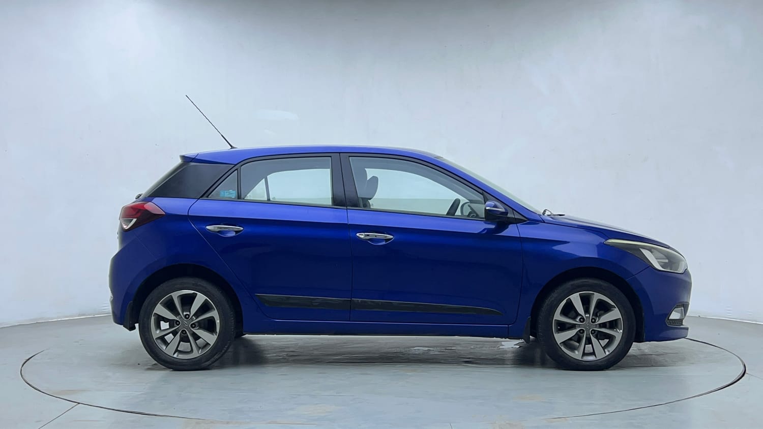 Used 2015 Hyundai Elite i20 Asta 1.4 CRDI Diesel Manual exterior RIGHT SIDE VIEW