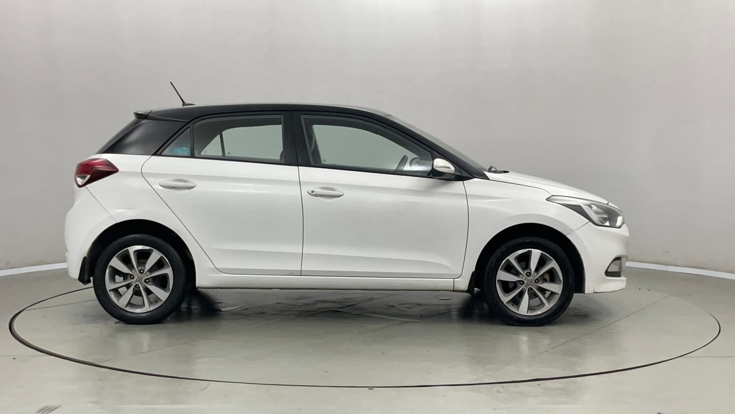 Used 2017 Hyundai Elite i20 Asta 1.2 Dual Tone Petrol Manual exterior RIGHT SIDE VIEW