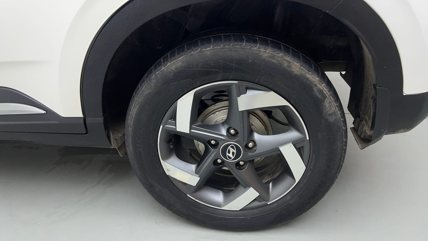 Used 2021 Hyundai Venue SX 1.0 Turbo Petrol Manual tyres LEFT REAR TYRE RIM VIEW