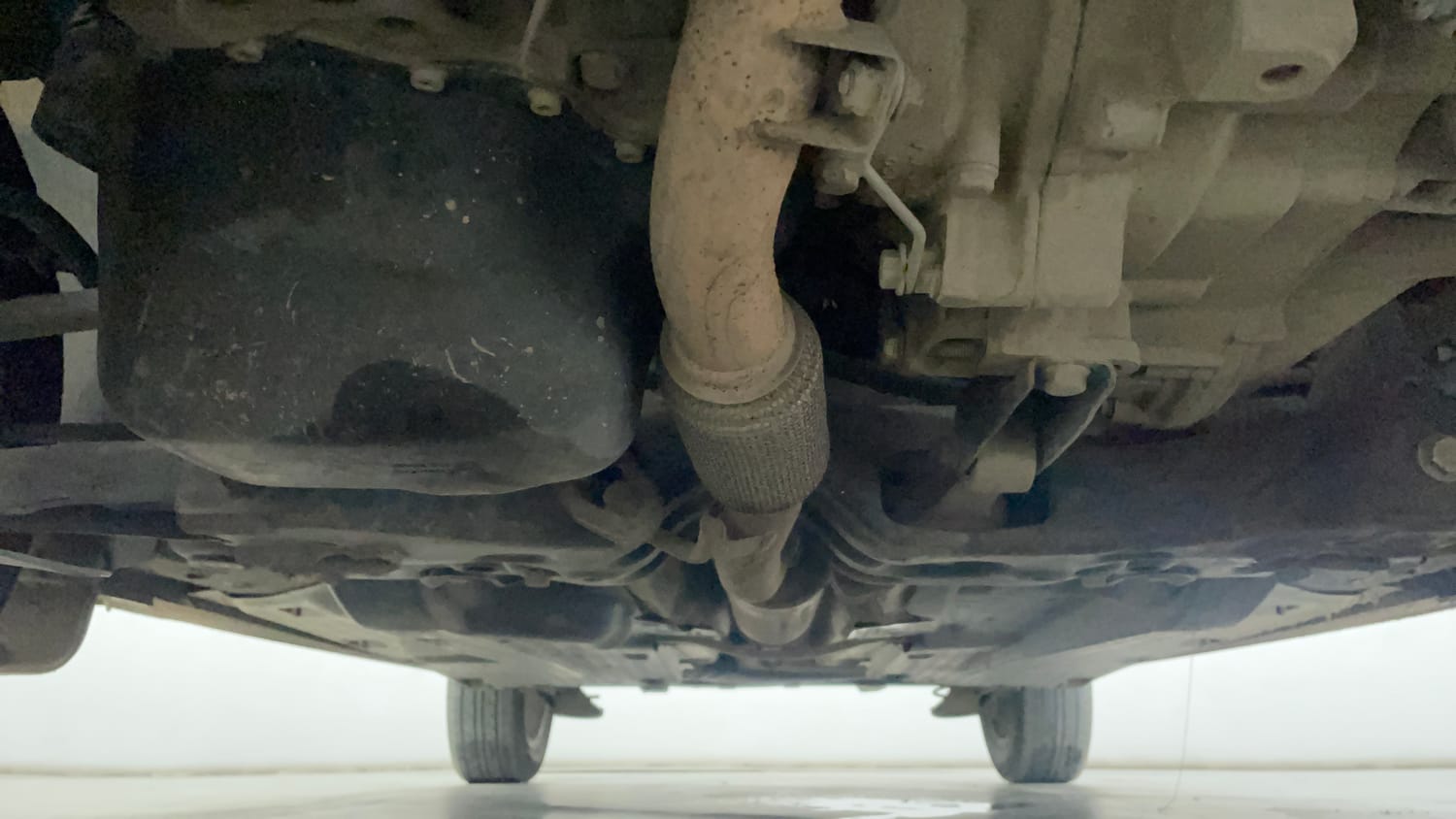 Used 2017 Volkswagen Ameo Highline1.2L (P) Petrol Manual extra FRONT LEFT UNDERBODY VIEW