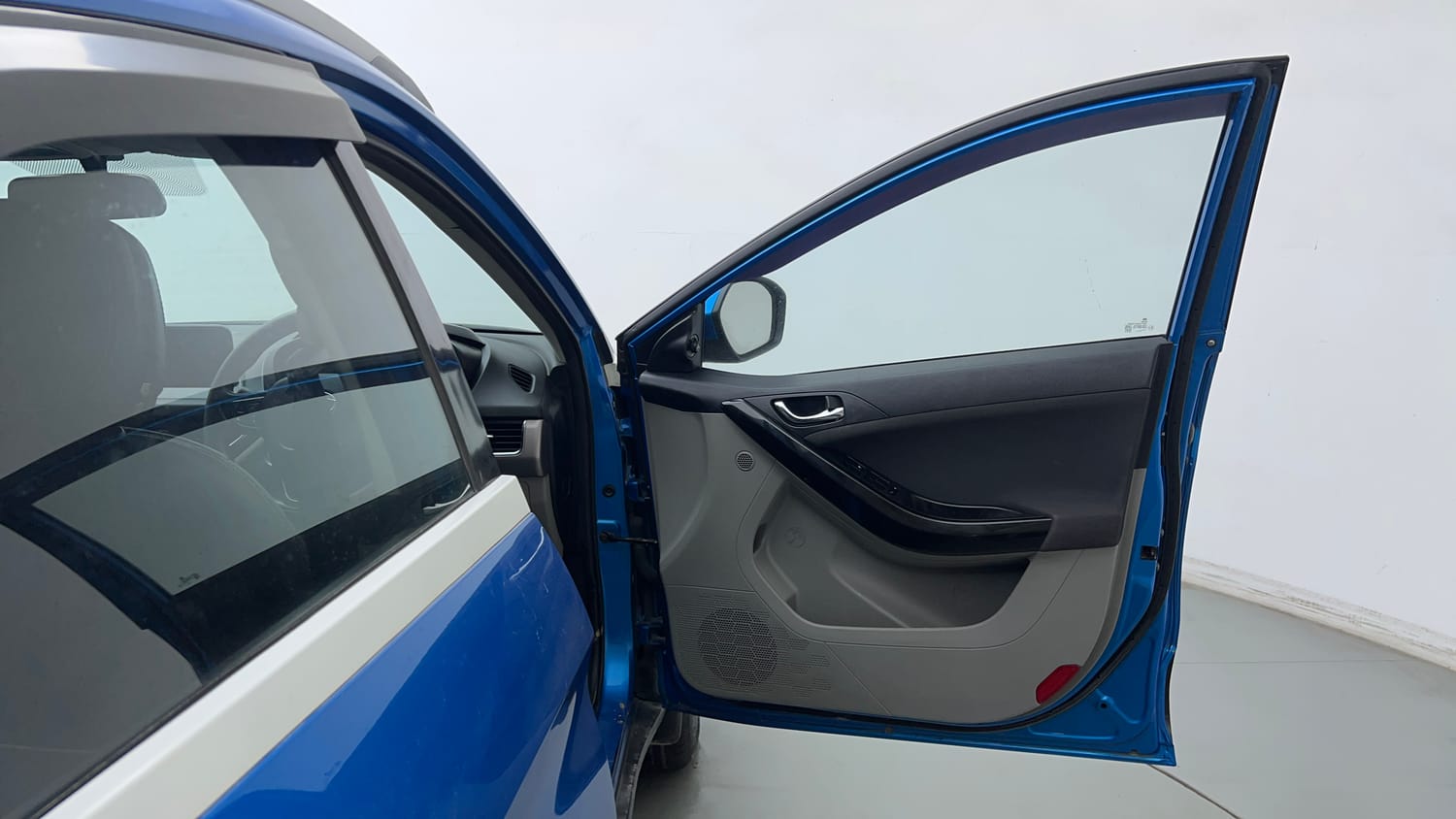 Used 2020 Tata Nexon XZ Plus Petrol Manual interior RIGHT FRONT DOOR OPEN VIEW