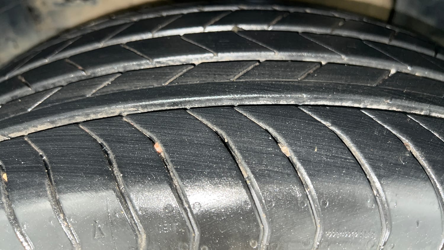 Used 2026 Maruti Suzuki Victoris VXI MT 2W Petrol Manual tyres LEFT FRONT TYRE TREAD VIEW