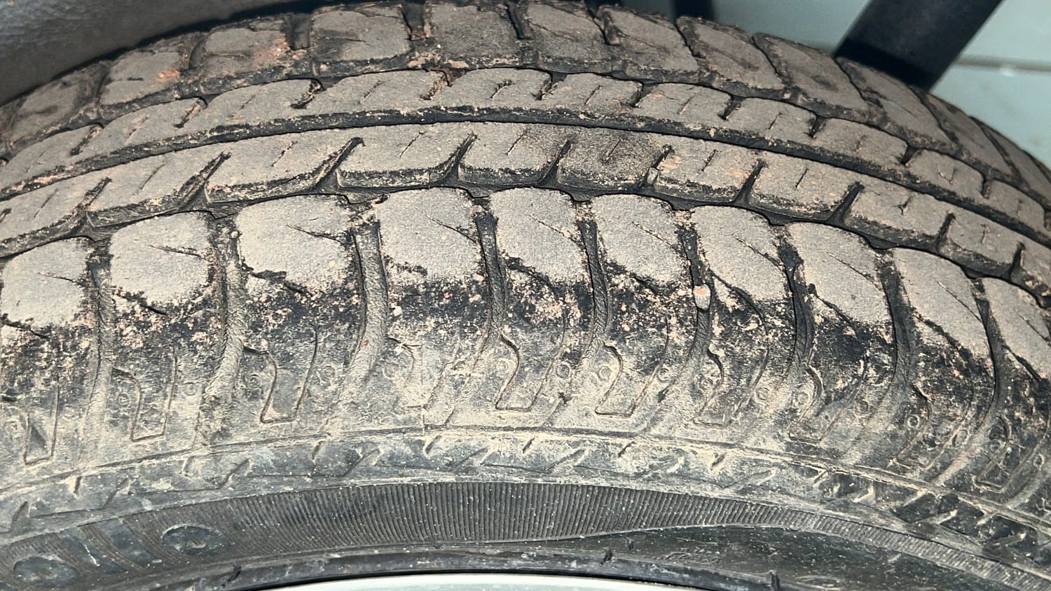 Used 2017 Maruti Suzuki Wagon R VXI Petrol Manual tyres LEFT REAR TYRE TREAD VIEW
