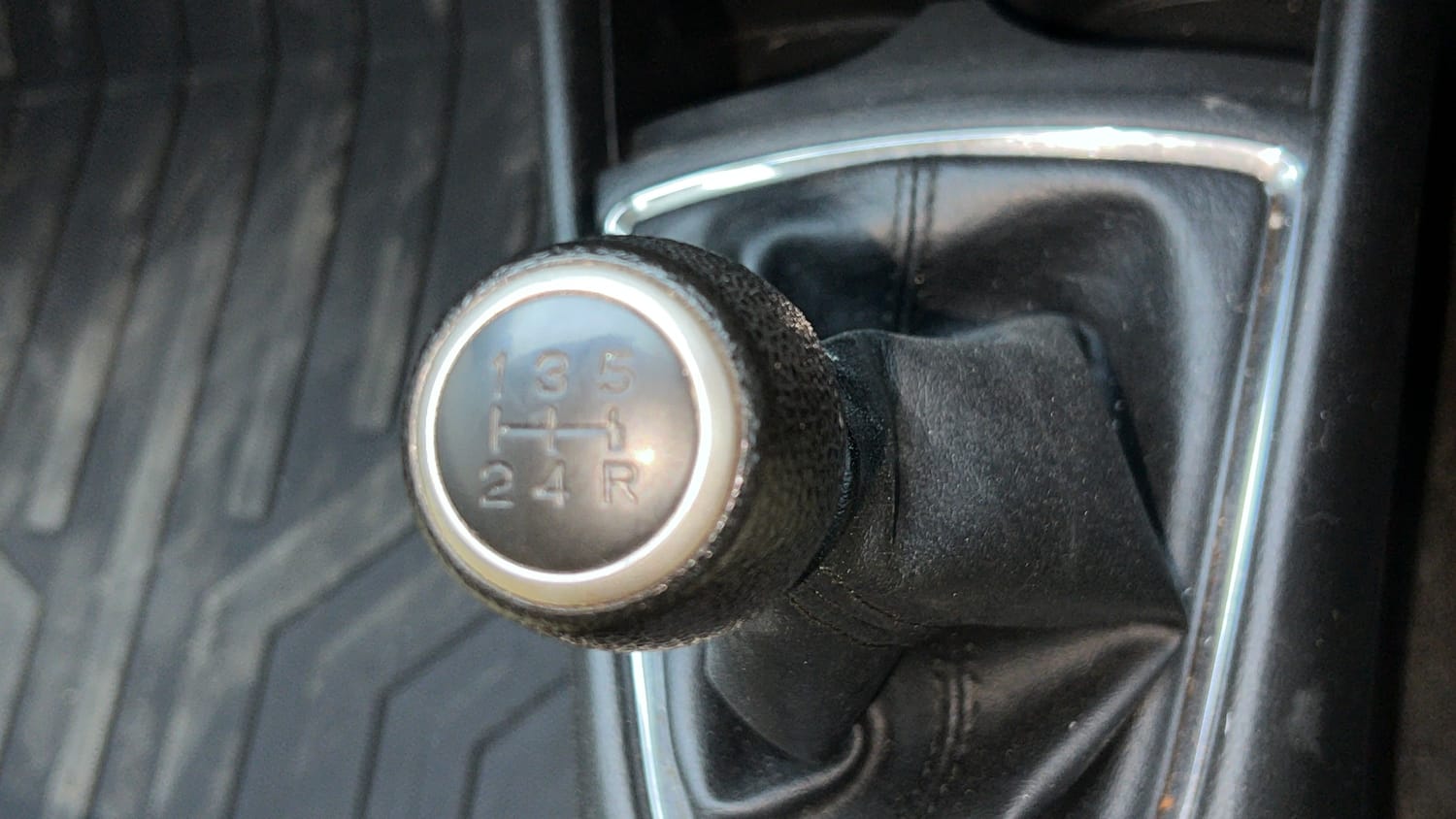 Used 2024 Honda Amaze S 1.2 Petrol MT Petrol Manual interior GEAR  KNOB VIEW
