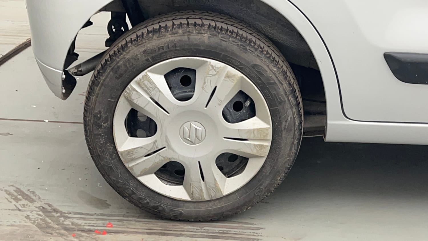 Used 2017 Maruti Suzuki Wagon R VXI Petrol Manual tyres RIGHT REAR TYRE RIM VIEW