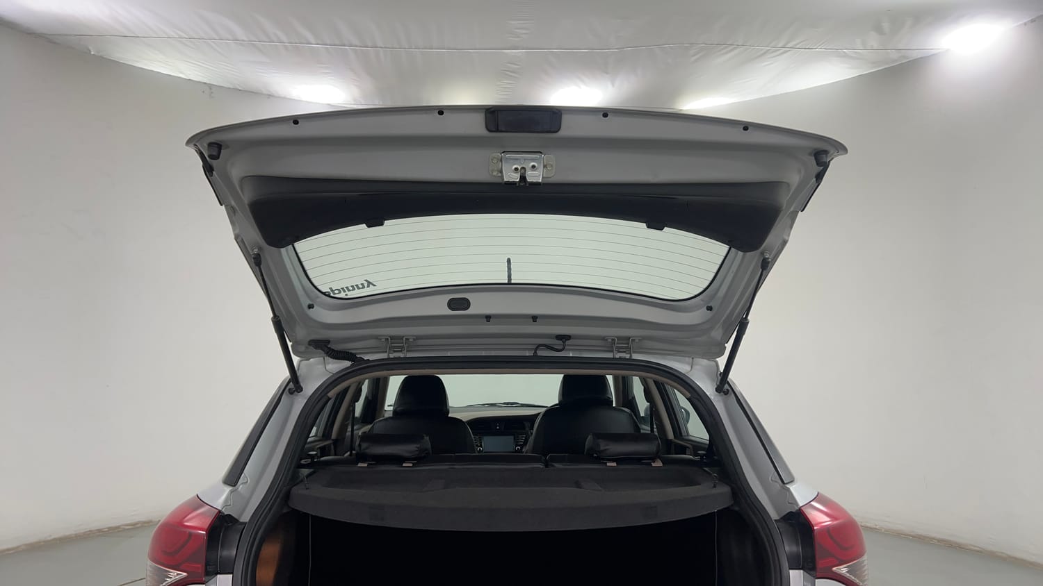 Used 2017 Hyundai Elite i20 Asta 1.2 (O) Petrol Manual interior DICKY DOOR OPEN VIEW