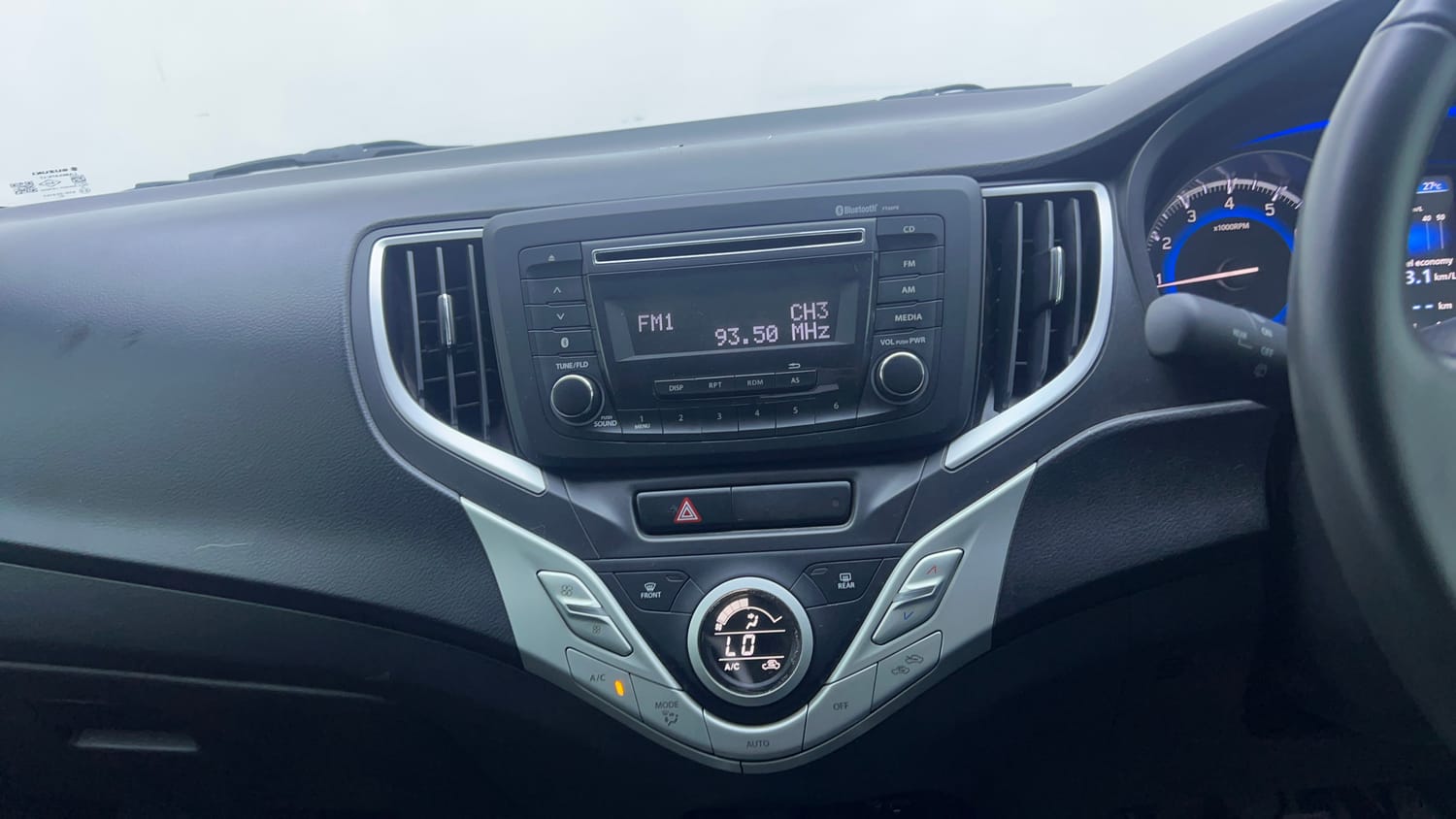 Used 2018 Maruti Suzuki Baleno Zeta 1.2 Petrol Manual interior MUSIC SYSTEM & AC CONTROL VIEW