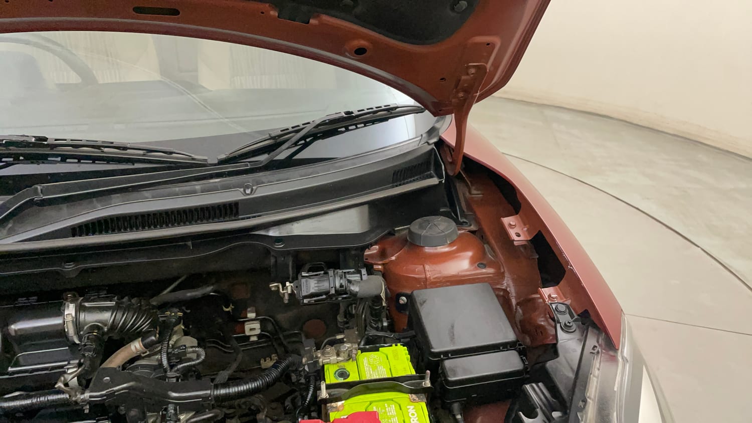 Used 2017 Maruti Suzuki Dzire ZXi Plus Petrol Manual engine ENGINE LEFT SIDE HINGE & APRON VIEW