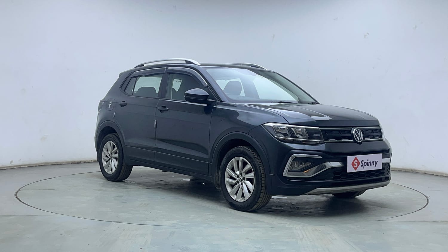 Used 2023 Volkswagen Taigun Highline 1.0 TSI MT Petrol Manual exterior RIGHT FRONT CORNER VIEW