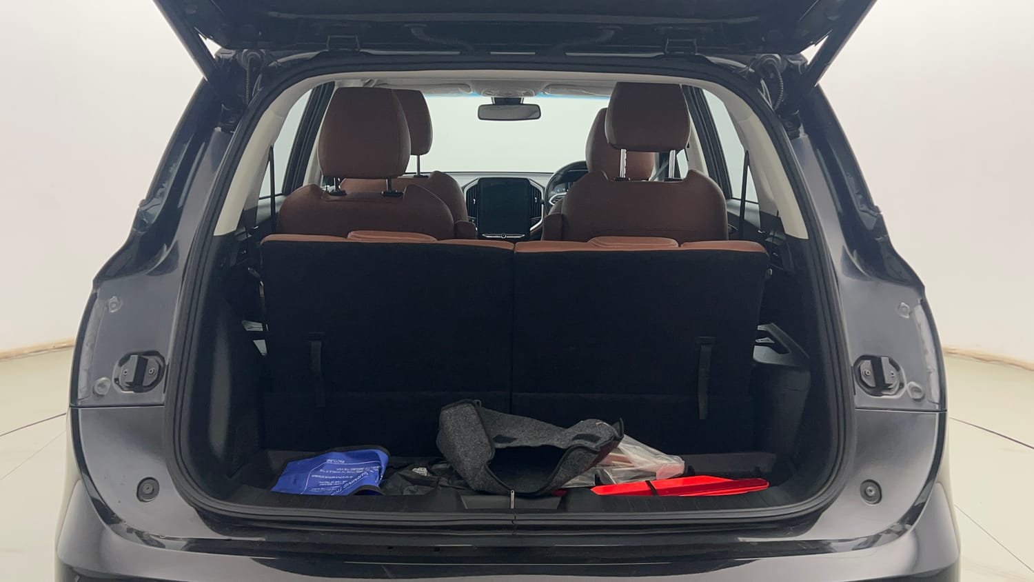 Used 2022 MG Motors Hector Plus Sharp 2.0 Diesel Turbo MT 6-STR Diesel Manual interior DICKY INSIDE VIEW