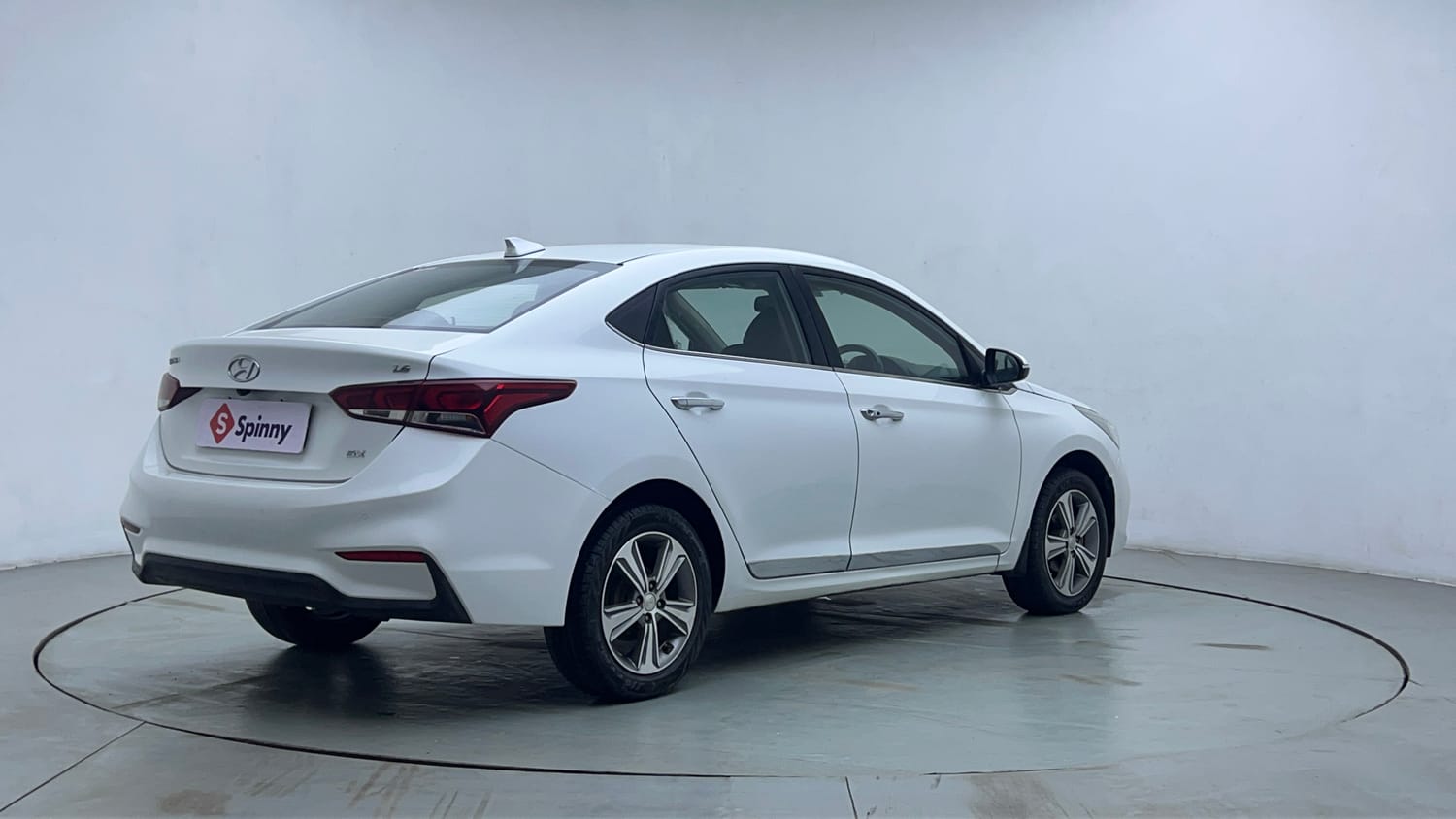 Used 2018 Hyundai Verna SX (O) 1.6 VTVT AT Petrol Automatic exterior RIGHT REAR CORNER VIEW