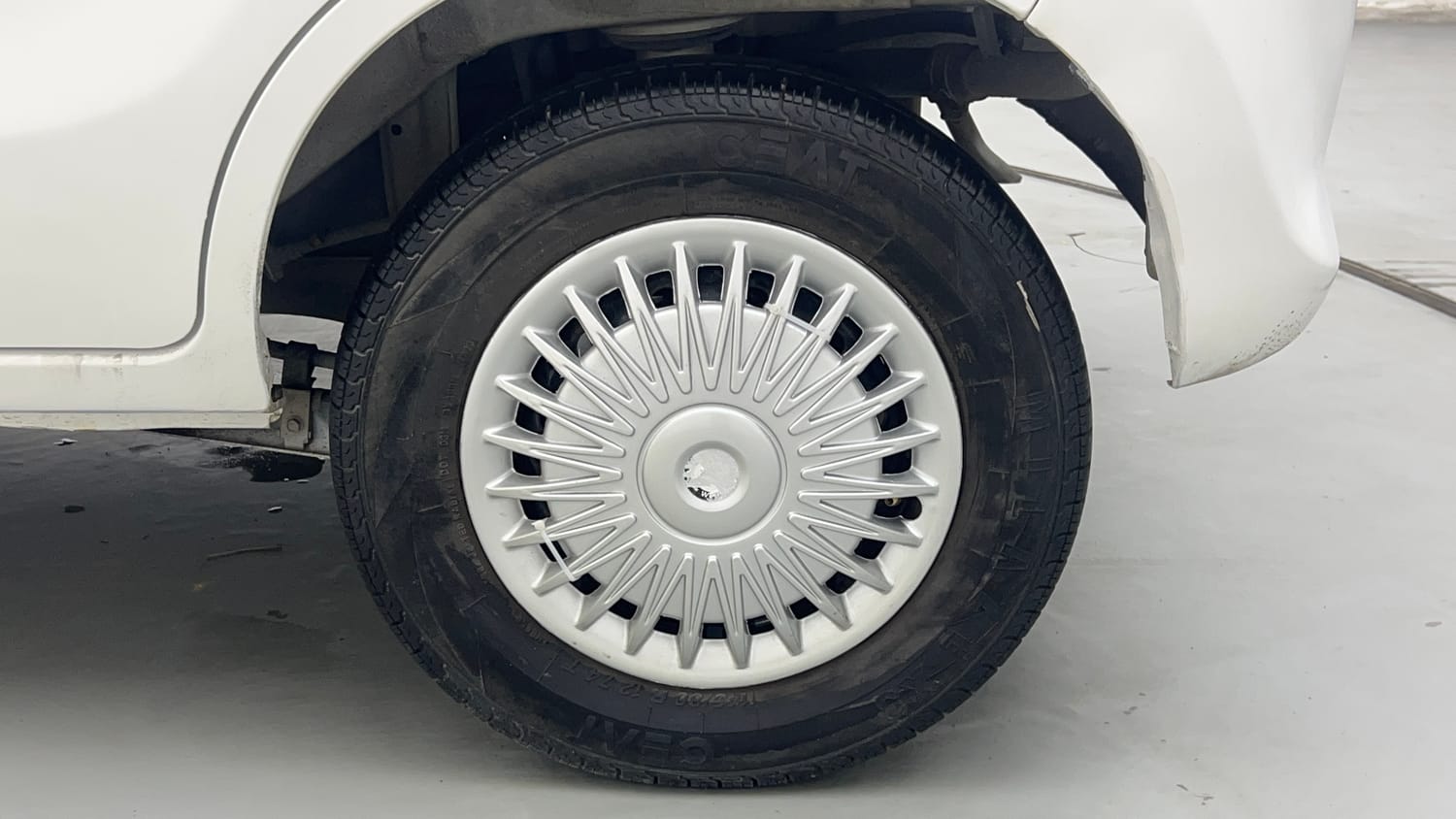 Used 2017 Maruti Suzuki Alto 800 VXi Petrol Manual tyres LEFT REAR TYRE RIM VIEW