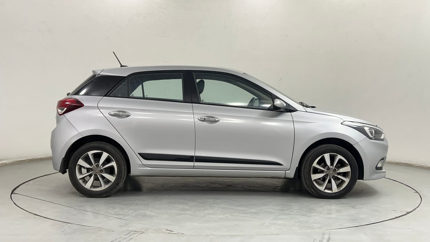 Used 2017 Hyundai Elite i20 Asta 1.2 (O) Petrol Manual exterior RIGHT SIDE VIEW
